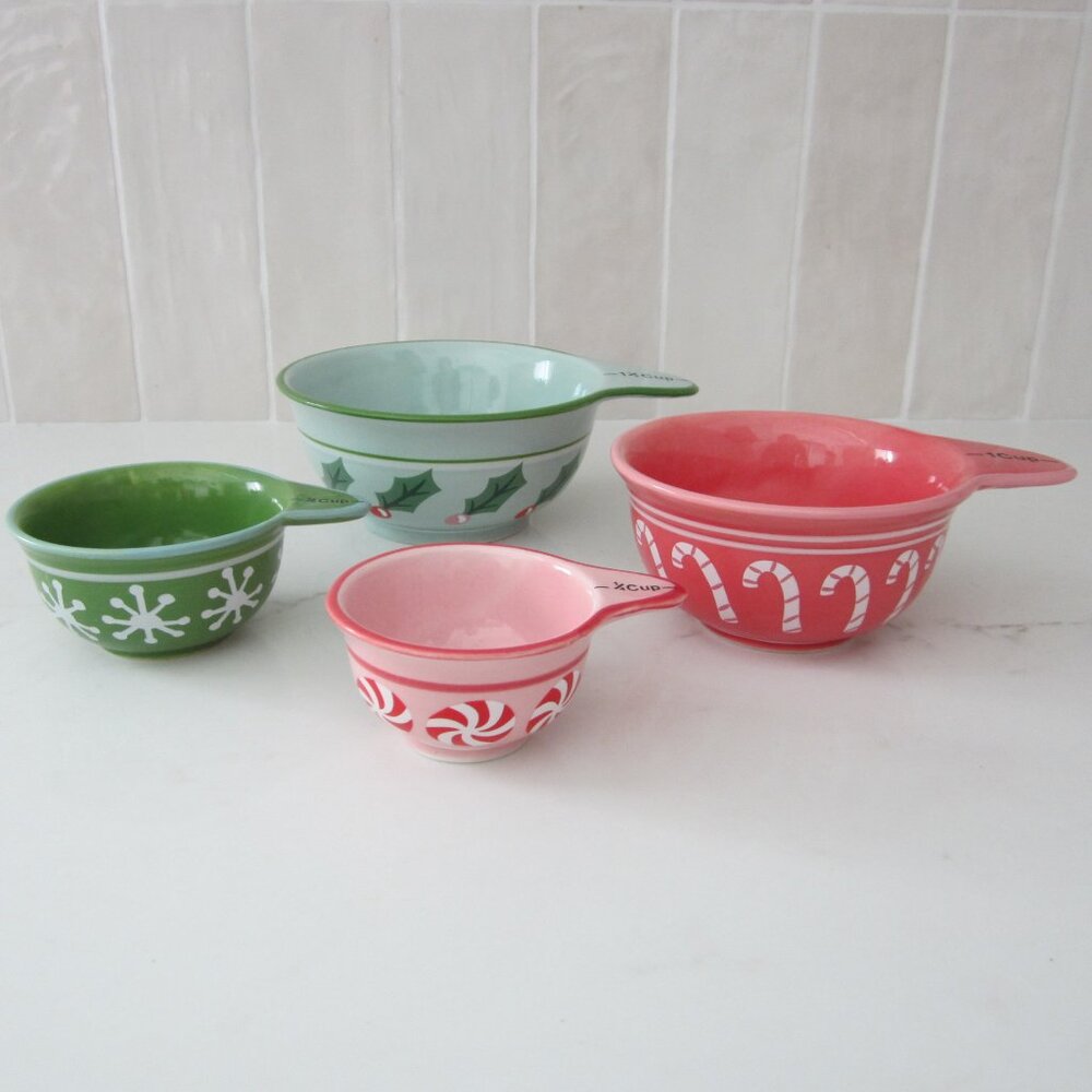 Stoneware Measuring Cups with Christmas Holiday Pattern - NEW